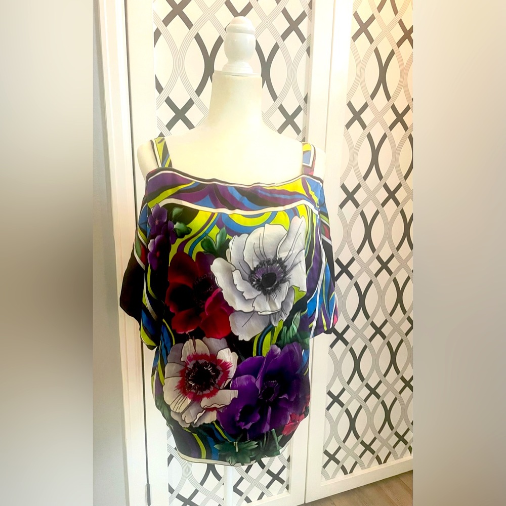 Cache lightweight top. Silk.